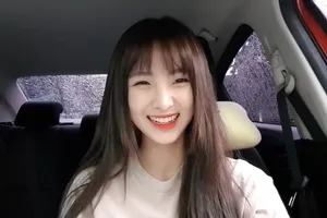 Hot girl Thái Lan cover 'Em gái mưa' khiến dân mạng tan chảy