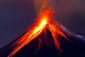 Clip: Núi lửa ở Hawaii phun trào, sơ tán khẩn 1.700 cư dân