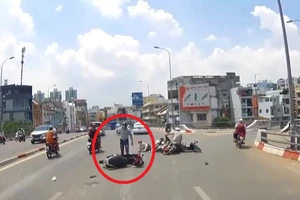 Phóng nhanh, vượt ẩu gây tai nạn liên hoàn rồi... bỏ đi