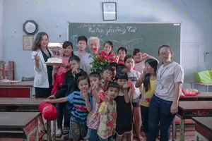 Ông bà giáo hơn 20 năm dạy chữ miễn phí cho học trò nghèo