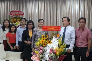 Chủ tịch HĐND TP.HCM thăm, chúc mừng báo Pháp Luật TP.HCM