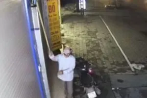 Camera quay cảnh tên trộm đi trộm... camera