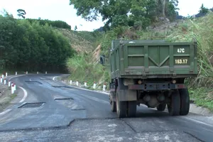 Đường Trường Sơn Đông: Mới đưa vào sử dụng đã hư hỏng