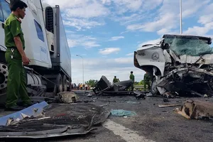 Clip: Hiện trường vụ 13 người trên xe rước dâu tử nạn