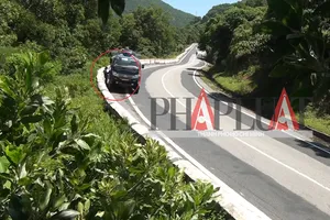 Video: Rút ruột xăng dầu trên đèo Hải Vân nhanh như chớp