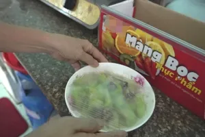 Mang bệnh vì sử dụng màng bọc thực phẩm sai cách