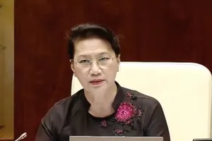 Chủ tịch Quốc hội nói về việc đổi 100 USD bị phạt