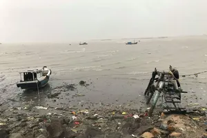 Clip hiện trường: Bão số 9 đang cách Vũng Tàu 30 km