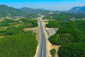 Cao tốc Hạ Long - Vân Đồn nhìn từ trên cao