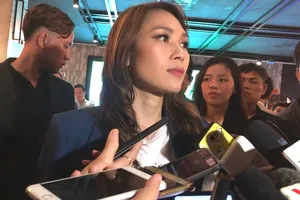 Mỹ Tâm nói gì về hình ảnh ôm “người yêu” như con?