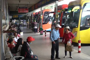 Hành khách mong được về quê ăn Tết an toàn