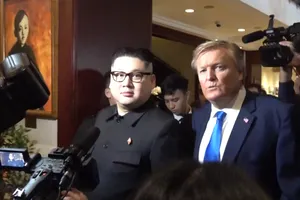 'Bản sao' ông Trump và ông Kim xuất hiện ở Hà Nội