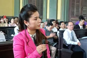 Clip: Hai câu hỏi của bà Thảo đối với ông Vũ tại tòa