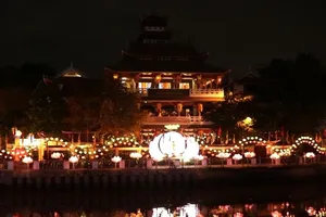 Lung linh đèn hoa mừng đại lễ Phật đản