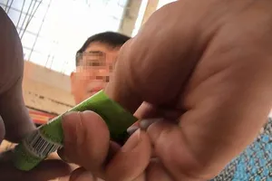 Video: ‘Làm luật’ ngay trong chốt CSGT