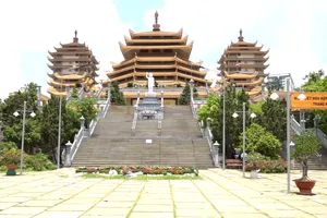 Video: Bên trong ngôi tịnh xá vừa xác lập 4 kỷ lục Việt Nam