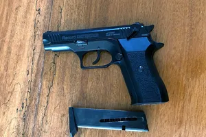 Giải quyết mâu thuẫn bằng cách nổ súng chỉ thiên