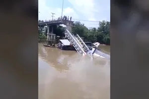 Video: Hiện trường vụ sập cầu tại Đồng Tháp