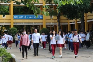 Nhiều thí sinh vui vẻ sau bài thi môn Ngữ Văn
