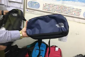 Video: Tạm giữ hàng ngàn sản phẩm nhái thương hiệu nổi tiếng 