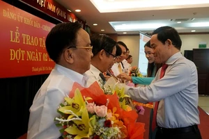 TP.HCM: Trao Huy hiệu Đảng đợt ngày 2-9 cho 28 đảng viên