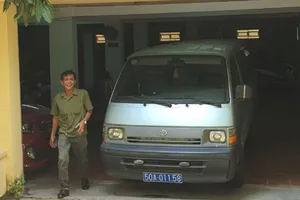 Video: Khám xét nơi làm việc của phó chánh án quận 4