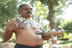 Kỳ lạ người nam châm có thể hút tất cả vật kim loại