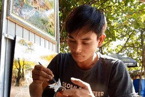 Chàng trai xứ Huế biến vỏ trứng thành những sản phẩm độc lạ