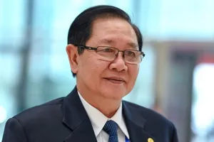 Bộ trưởng Lê Vĩnh Tân tiếp tục trả lời chất vấn