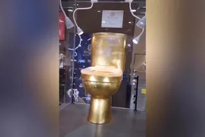 Choáng với bồn cầu 30 tỉ, nạm 40.000 viên kim cương