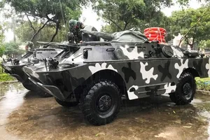 Video: Xe bọc thép sẵn sàng xuống đường ứng phó bão số 6