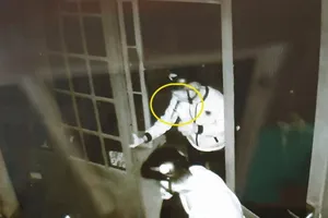 Video: Cầm dao bấm đột nhập nhà trọ lấy xe ở quận 6