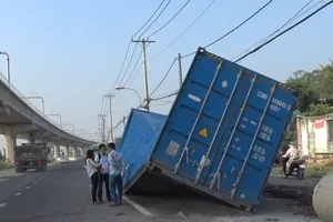 Video: Chưa có kết luận vụ dầm cầu đè container ở Thủ Đức