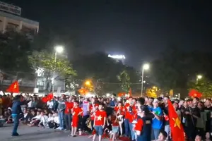 Cổ động viên khắp nơi ăn mừng bàn thắng của Văn Hậu