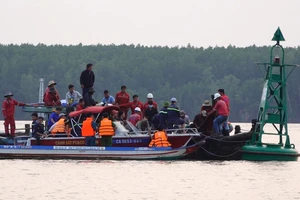 Tìm thấy 1 thi thể thợ lặn gặp nạn khi trục vớt tàu 8.000 tấn