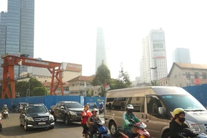 Video: TP.HCM còn hơn 120 lô cốt rào chắn trên 54 tuyến đường