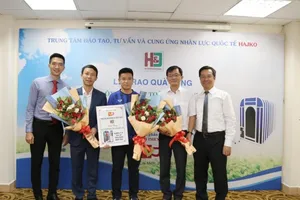 Video: Tặng buồng ôxy cao áp 2,5 tỉ đồng cho tuyển Việt Nam