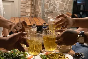 ‘Đấng mày râu’ tung tuyệt chiêu để nhậu không bị phạt nặng