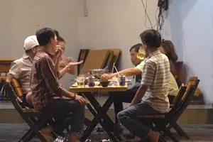 Tăng giá rượu bia: 'Dân nhậu' nói gì?