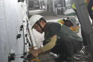 Dạo quanh công trường metro làm việc tất bật cuối năm