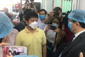Video: Bệnh nhân nhiễm nCoV đầu tiên tại Việt Nam xuất viện