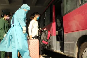 Video: Cách ly 121 người về từ Hàn Quốc tại Sóc Trăng