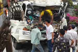 Video: Lời kể của người nhà nạn nhân vụ xe tải tông container