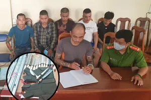 Video: Nhóm cho vay lãi nặng có cả súng, áo giáp