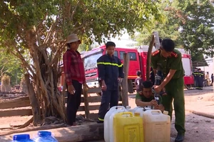 Hỗ trợ người dân vùng biên giới gần 24 ngàn lít nước sạch