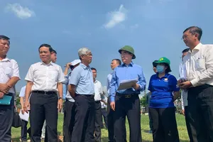 Lãnh đạo TP.HCM thị sát điểm nóng xây nhà không phép