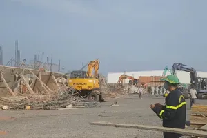 Theo luật, vụ sập tường ở Đồng Nai xử lý ra sao?