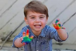 Hoàng tử bé nước Anh lên hai