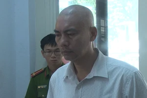 Bắt chủ quán cà phê gây thương tích cho nhân viên cây xanh