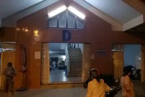 Một người tái nhiễm COVID-19, xét nghiệm cả tầng chung cư